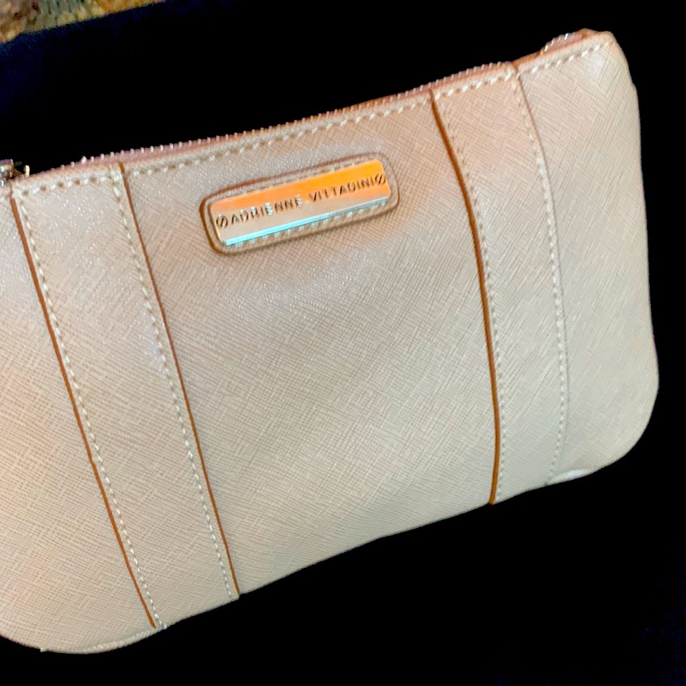 Adrienne Vittadini zip clutch wallet. Saffiano collection NWT 🍪